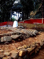 MakamGuruAriAjiPutih